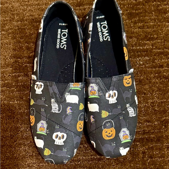 TOMS Black Halloween Print Shoes - Picture 1 of 4